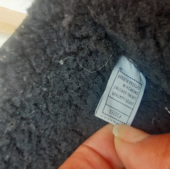 UGG Australia black suede Pink Flower Embroidery boots sz 5 Sheepskin Fur lining - Picture 5 of 9